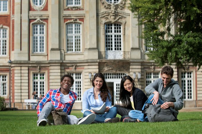 How do foreign students study in Switzerland?